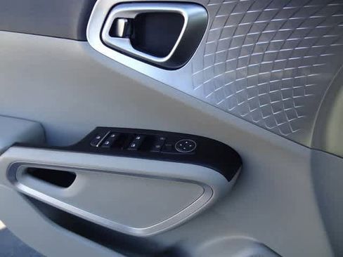 Used 2023 Kia Soul LX image 10