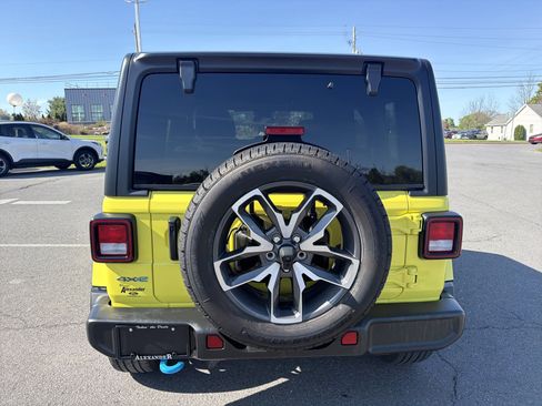 Used 2024 Jeep Wrangler Sport S w/ Convenience Group AWD/4WD image 4