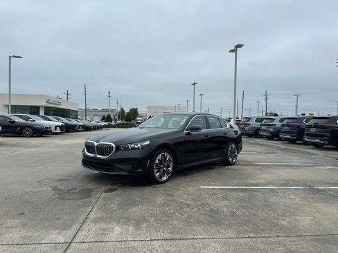 Certified 2025 BMW 530i image 1