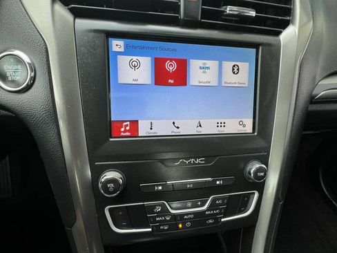 Used 2019 Ford Fusion SE image 22