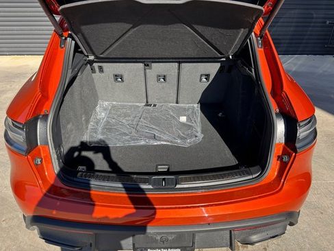 Certified 2025 Porsche Macan image 25