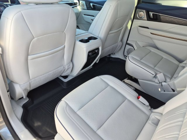 Used 2025 Buick Enclave Avenir AWD/4WD image 28