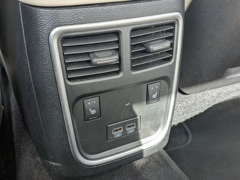 Used 2019 Chrysler 300 Limited image 14