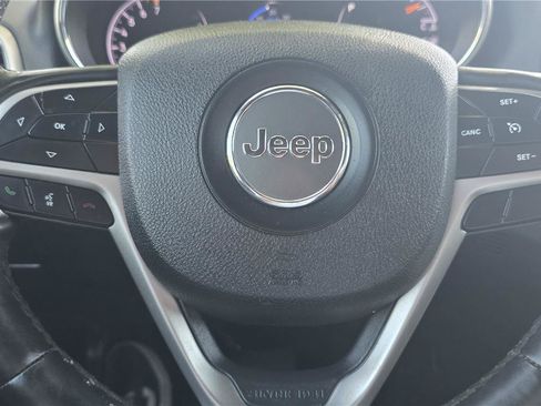 Used 2018 Jeep Grand Cherokee Altitude AWD/4WD image 19