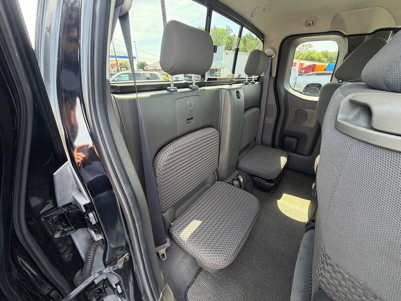 Used 2007 Nissan Frontier SE w/ SE Value Truck Pkg RWD image 13