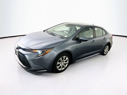 Used 2025 Toyota Corolla LE image 3