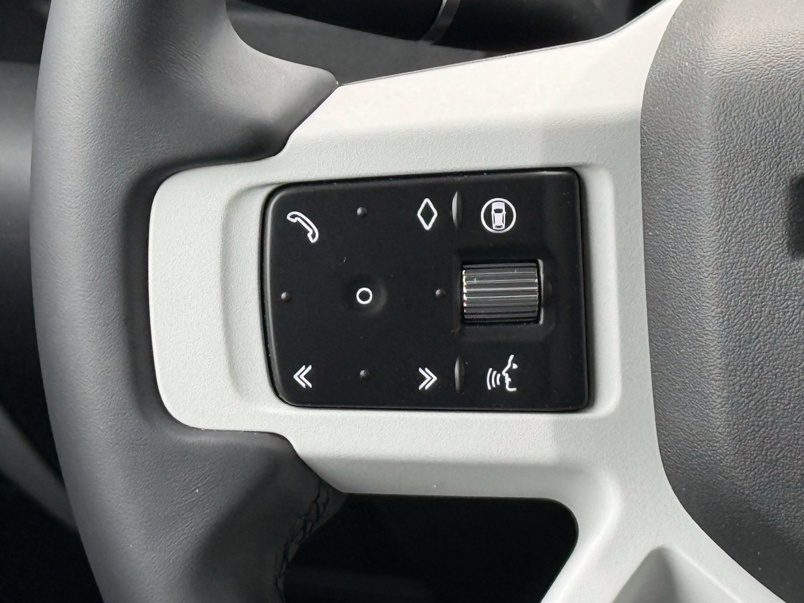 New 2026 Land Rover Defender 110 X-Dynamic SE AWD/4WD image 31
