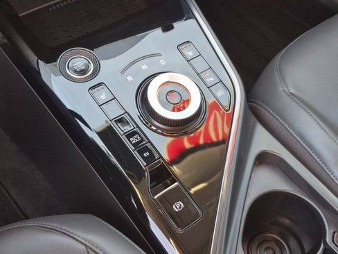 Used 2023 Kia Niro EX image 12