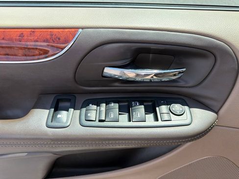 Used 2013 Chrysler Town & Country Touring-L w/ Driver Convenience Group FWD image 27