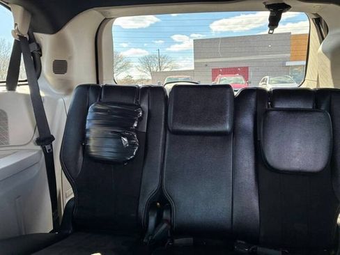 Used 2019 Dodge Grand Caravan SXT FWD image 19
