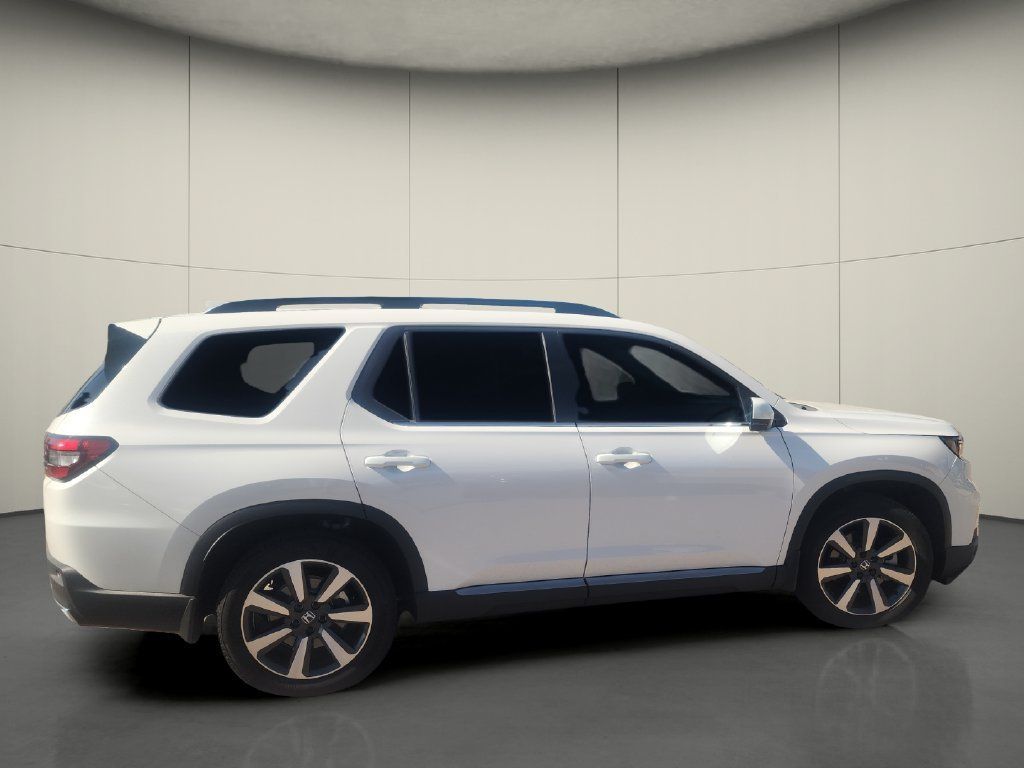 Used 2025 Honda Pilot Elite image 8