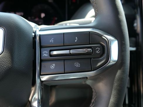 Used 2025 GMC Yukon XL Denali AWD/4WD image 16