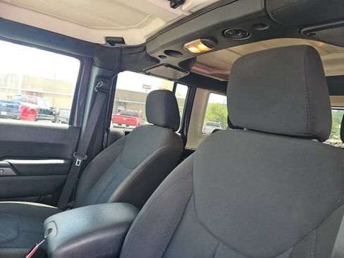 Used 2018 Jeep Wrangler Unlimited Sport S AWD/4WD image 18
