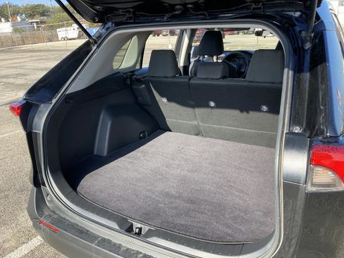 Certified 2022 Toyota RAV4 LE image 22