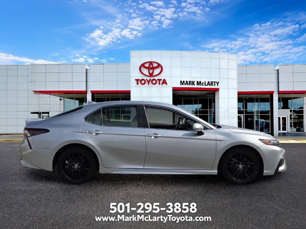 Used 2022 Toyota Camry SE FWD image 6