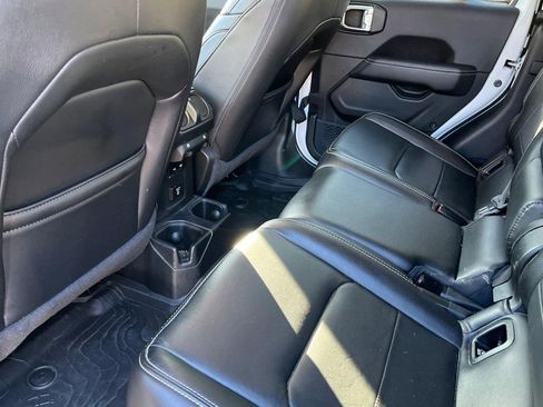 Used 2020 Jeep Gladiator Overland image 7
