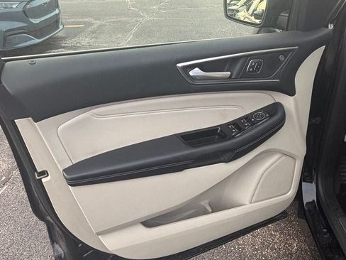Used 2019 Ford Edge Titanium w/ Equipment Group 301A FWD image 13