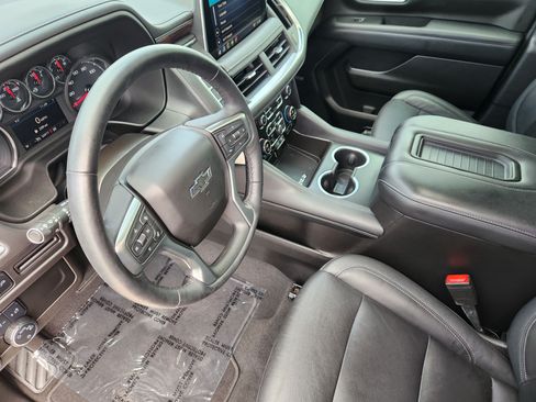 Used 2021 Chevrolet Suburban Z71 w/ Luxury Package AWD/4WD image 13
