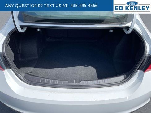 Used 2017 Chevrolet Malibu LT FWD image 28