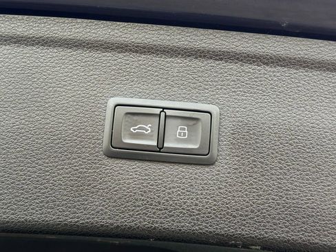 Used 2019 Audi Q5 2.0T Premium w/ Convenience Package image 17