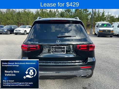 Used 2025 Mercedes-Benz GLB 250 4MATIC image 11