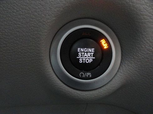 Used 2023 Chrysler Voyager LX image 22