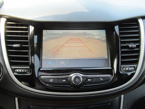 Used 2017 Chevrolet Trax LT w/ Sun & Sound Package FWD image 27