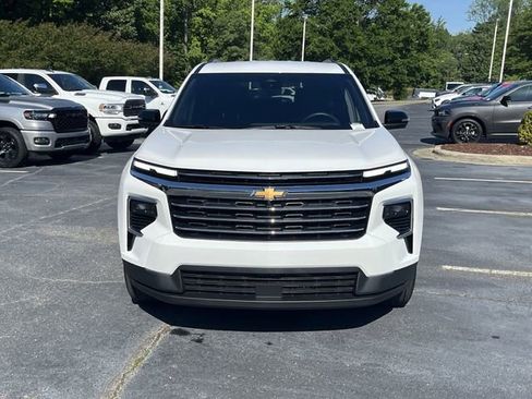 Used 2026 Chevrolet Traverse LT w/ Driver Confidence Package FWD image 2