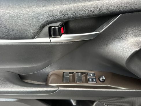 Used 2022 Toyota Camry SE image 12
