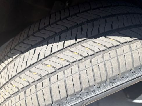 Certified 2025 Chevrolet Traverse LT image 28