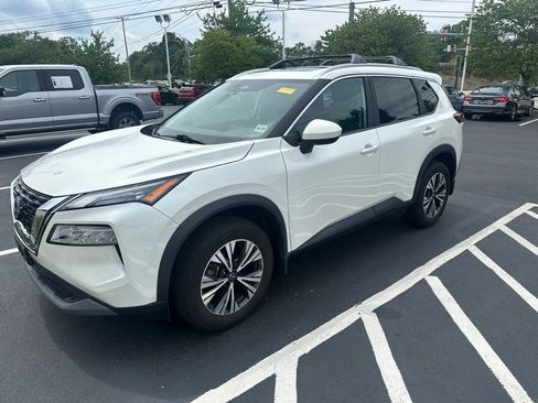 Used 2023 Nissan Rogue SV w/ SV Premium B Package AWD/4WD image 2