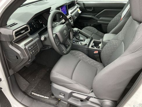 Used 2025 Toyota Tacoma SR5 AWD/4WD image 9