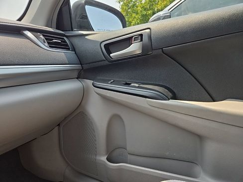 Used 2013 Toyota Camry LE FWD image 27
