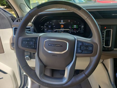 Used 2023 GMC Yukon Denali RWD image 22