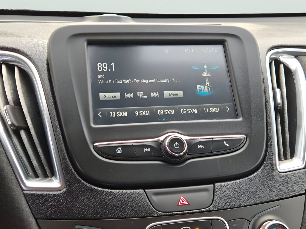 Used 2017 Chevrolet Malibu LT FWD image 29