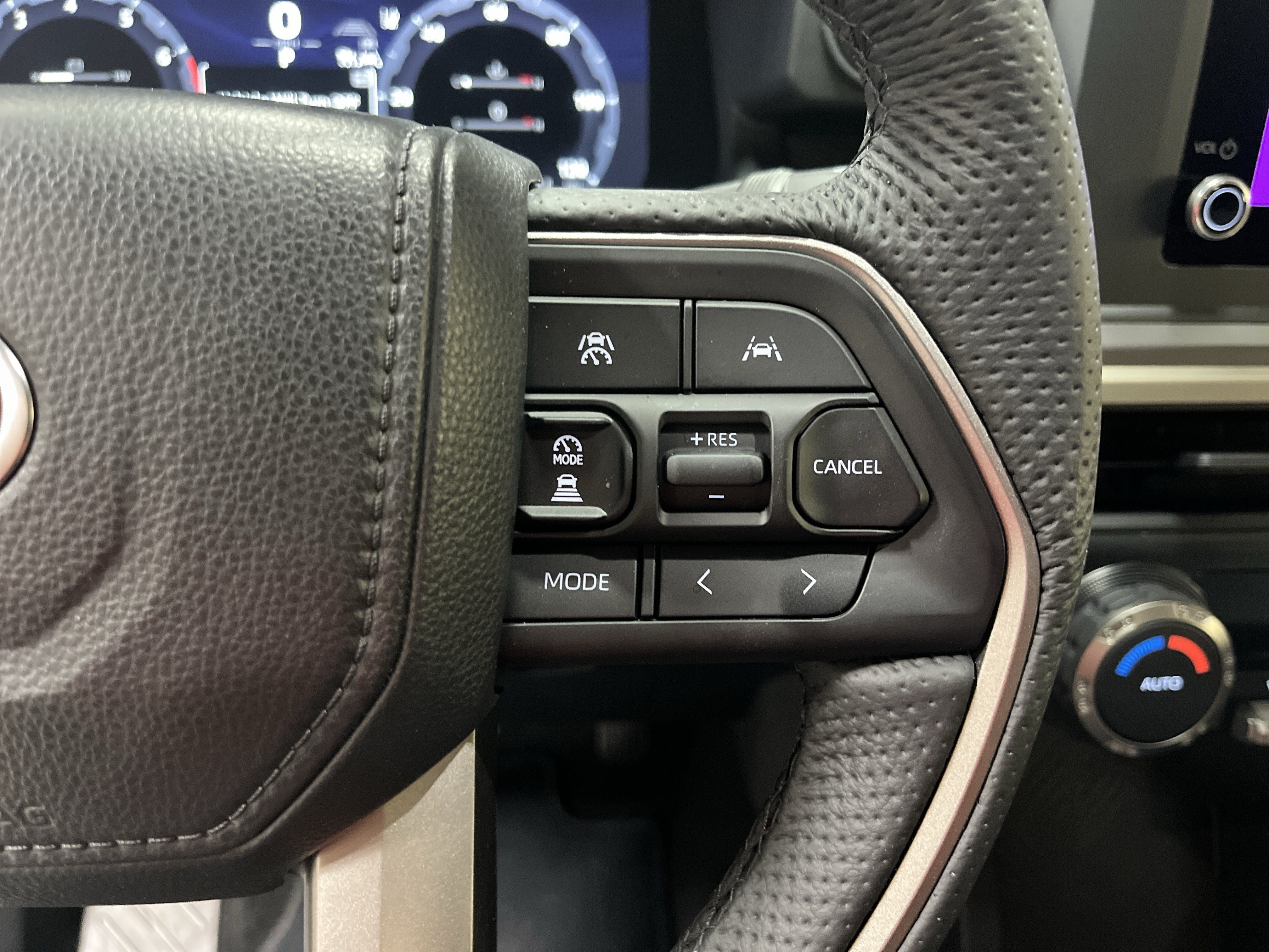 Certified 2025 Toyota Tacoma TRD Off-Road AWD/4WD image 20