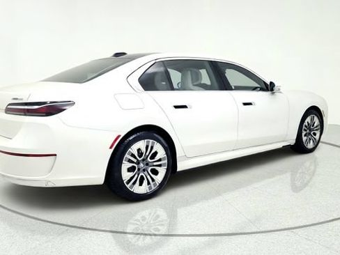 Used 2023 BMW i7 xDrive60 AWD/4WD image 9