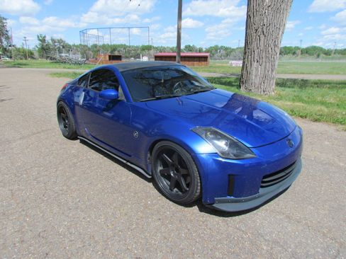 Used 2006 Nissan 350Z Enthusiast w/ (N93) Cargo Convenience Pkg image 2