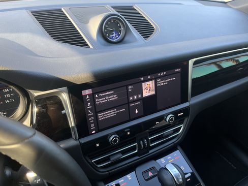 Used 2022 Porsche Macan image 41