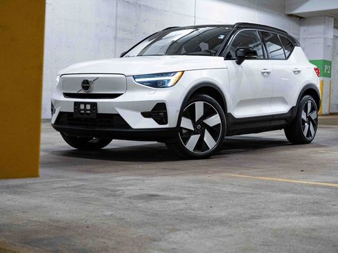 Certified 2023 Volvo XC40 Recharge Ultimate image 1