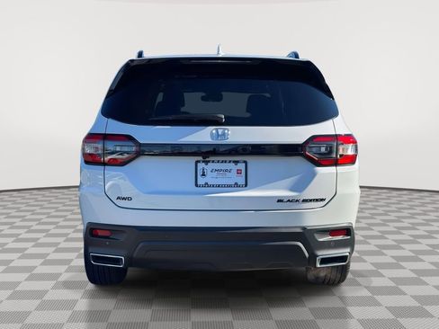 Used 2025 Honda Pilot Black Edition image 6