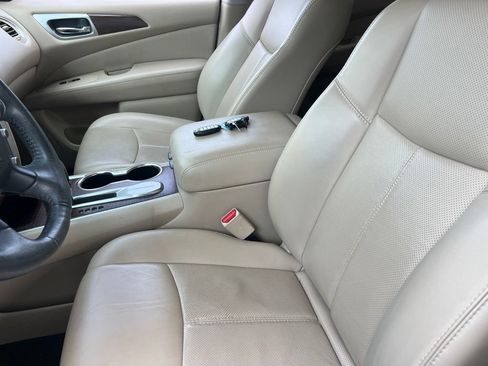 Used 2017 Nissan Pathfinder Platinum FWD image 17