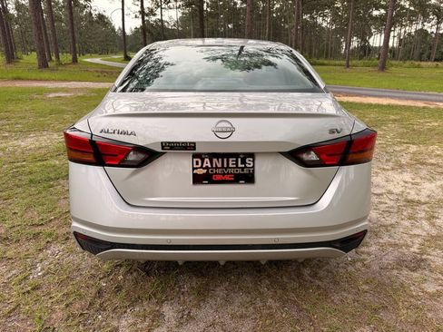 Used 2024 Nissan Altima 2.5 SV FWD image 4
