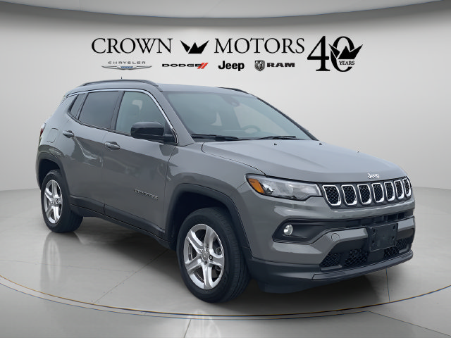 Used 2023 Jeep Compass Latitude w/ Sun and Sound Group AWD/4WD image 3