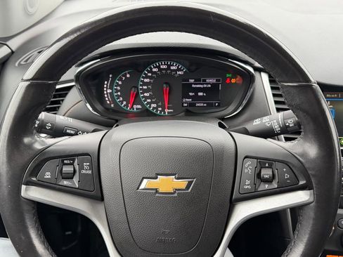 Used 2019 Chevrolet Trax LT w/ LT Convenience Package image 21