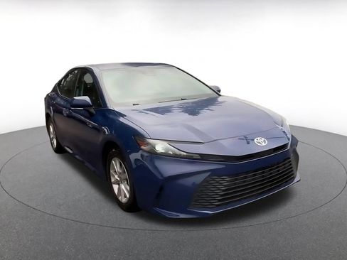 Used 2025 Toyota Camry LE image 3