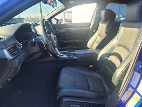 Used 2018 Honda Accord Sport image 9