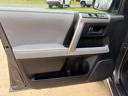 Used 2010 Toyota 4Runner SR5 image 11