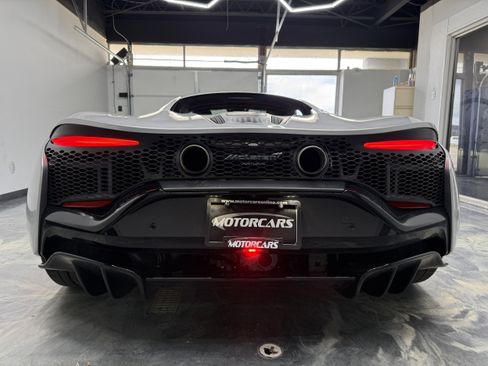 Used 2023 McLaren Artura RWD image 11