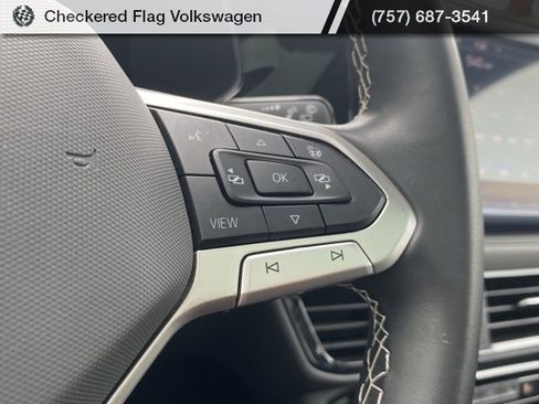 Used 2024 Volkswagen Taos SE image 37